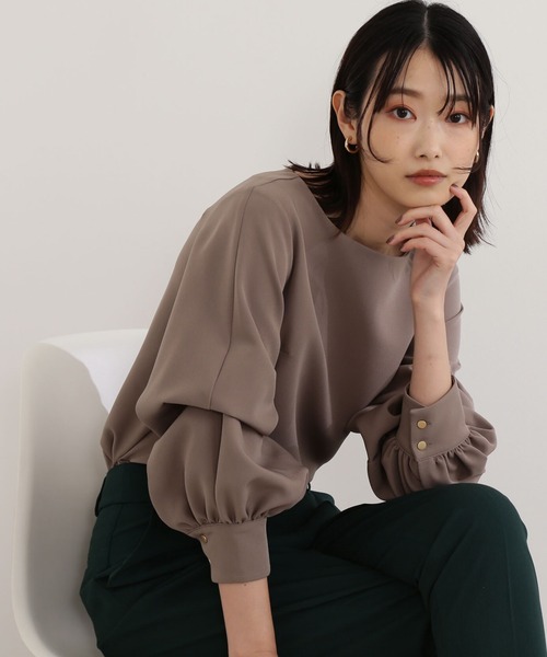 NATURAL BEAUTY BASIC(ナチュラルビューティーベーシック)の「2WAYスリーブブラウス(シャツ/ブラウス・レディース・ブラウン/オフホワイト/ダークオレンジ・SMALL/MEDIUM)」の3枚目の写真
