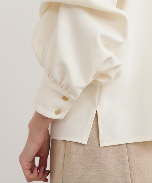 NATURAL BEAUTY BASIC(ナチュラルビューティーベーシック)の「2WAYスリーブブラウス(シャツ/ブラウス・レディース・ブラウン/オフホワイト/ダークオレンジ・SMALL/MEDIUM)」の16枚目の写真