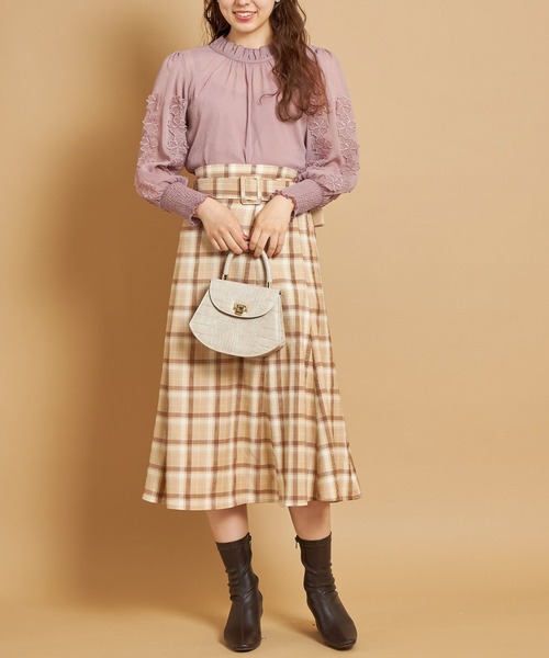 tocco closet(トッコ クローゼット)の「後ろリボン付きフラワーモチーフ×シャーリングスリーブブラウス(シャツ/ブラウス・レディース・オフホワイト/ピンク系その他・M)」の10枚目の写真