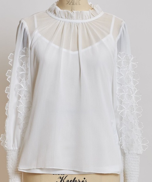 tocco closet(トッコ クローゼット)の「後ろリボン付きフラワーモチーフ×シャーリングスリーブブラウス(シャツ/ブラウス・レディース・オフホワイト/ピンク系その他・M)」の16枚目の写真