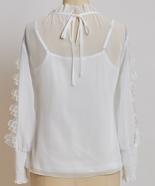 tocco closet(トッコ クローゼット)の「後ろリボン付きフラワーモチーフ×シャーリングスリーブブラウス(シャツ/ブラウス・レディース・オフホワイト/ピンク系その他・M)」の17枚目の写真