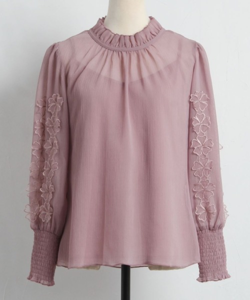 tocco closet(トッコ クローゼット)の「後ろリボン付きフラワーモチーフ×シャーリングスリーブブラウス(シャツ/ブラウス・レディース・オフホワイト/ピンク系その他・M)」の18枚目の写真