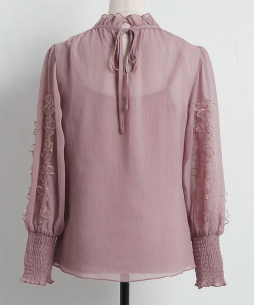 tocco closet(トッコ クローゼット)の「後ろリボン付きフラワーモチーフ×シャーリングスリーブブラウス(シャツ/ブラウス・レディース・オフホワイト/ピンク系その他・M)」の20枚目の写真