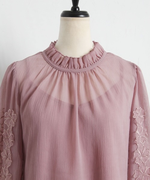 tocco closet(トッコ クローゼット)の「後ろリボン付きフラワーモチーフ×シャーリングスリーブブラウス(シャツ/ブラウス・レディース・オフホワイト/ピンク系その他・M)」の22枚目の写真