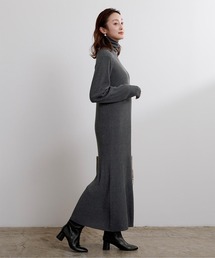 タートルネックロングスリーブニットワンピース