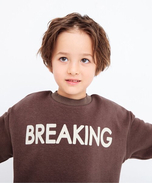 BREEZE（ブリーズ）の「【一部WEB限定カラー】あったかロゴプリントトレーナー_裏シャギー（スウェット・キッズ・キャメル/ベージュ/ワインレッド/ブラウン/ブラック/カーキ/ネイビー・110/140/150/100/90/120/130）」の3枚目の写真