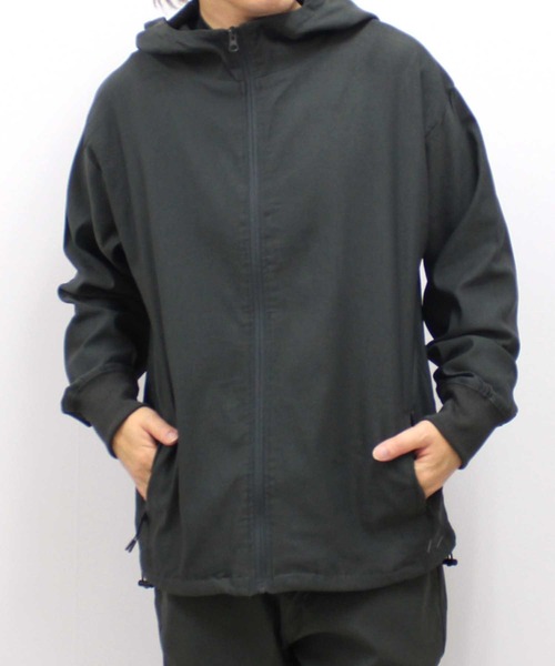 SHISKY（シスキー）の「【GOLF】ゴルフウェア　スーパーストレッチジップパーカー（ゴルフグッズ・メンズ・ブラック/チャコール・M/L/XL）」の2枚目の写真