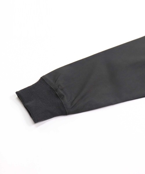 SHISKY（シスキー）の「【GOLF】ゴルフウェア　スーパーストレッチジップパーカー（ゴルフグッズ・メンズ・ブラック/チャコール・M/L/XL）」の4枚目の写真