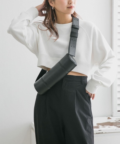 KBF(ケイビーエフ)の「ラグランショートスウェット(スウェット・レディース・ネイビー/グレー/オフホワイト・ONE)」の4枚目の写真