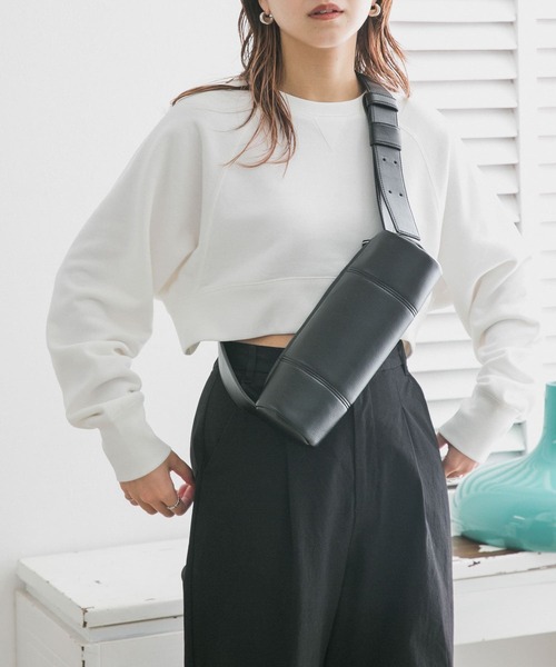 KBF(ケイビーエフ)の「ラグランショートスウェット(スウェット・レディース・ネイビー/グレー/オフホワイト・ONE)」の5枚目の写真