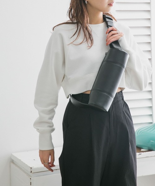 KBF(ケイビーエフ)の「ラグランショートスウェット(スウェット・レディース・ネイビー/グレー/オフホワイト・ONE)」の6枚目の写真