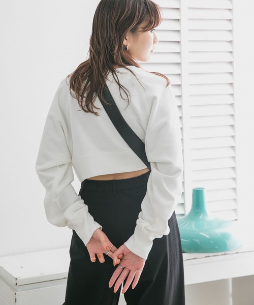 KBF(ケイビーエフ)の「ラグランショートスウェット(スウェット・レディース・ネイビー/グレー/オフホワイト・ONE)」の8枚目の写真