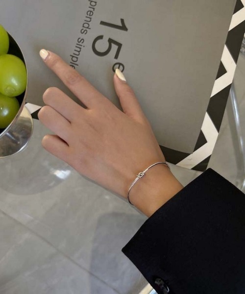 PARKS TOKYO SELECT（パークストウキョウセレクト）の「ノットワイヤーバングル（バングル/リストバンド・レディース・シルバー/ゴールド・FREE）」の5枚目の写真