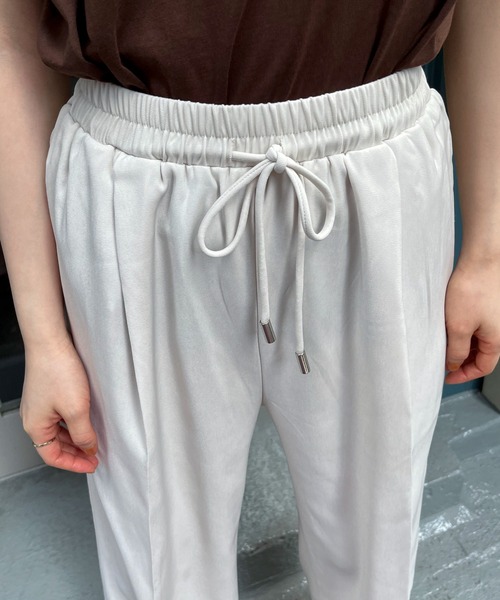 feepur（フェピュール）の「タックイージースラックス（スラックス・レディース・ブルー/グレー/ブラック/アイボリー・SMALL/MEDIUM）」の12枚目の写真