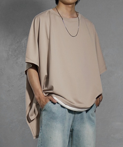 MinoriTY(マイノリティ)の「【MinoriTY】バックスリットポンチョTシャツ オーバーサイズ メンズ(Tシャツ/カットソー・メンズ・ブラック/グリーン/ブルー/グレイッシュベージュ・M/L/S)」の3枚目の写真