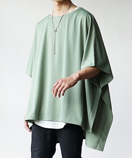 MinoriTY(マイノリティ)の「【MinoriTY】バックスリットポンチョTシャツ オーバーサイズ メンズ(Tシャツ/カットソー・メンズ・ブラック/グリーン/ブルー/グレイッシュベージュ・M/L/S)」の1枚目の写真