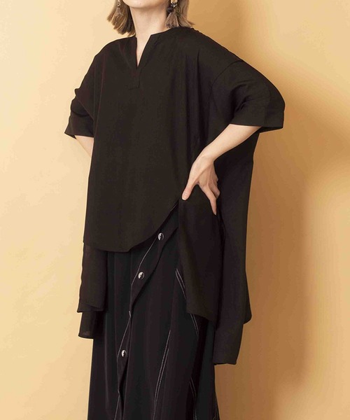 OSMOSIS(オズモーシス)の「フレアーヘムブラウス(シャツ/ブラウス・レディース・ブルー/ブラック/ホワイト・ONE SIZE)」の2枚目の写真