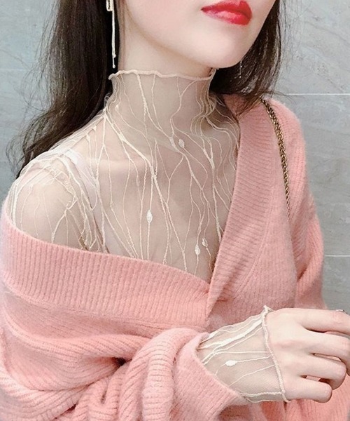 DAY CLOSET(デイ クローゼット)の「レディース 長袖レースシアー刺繍メロウタートルネックトップス(シャツ/ブラウス・レディース・アイボリー/ブラック/ホワイト・ONE SIZE)」の2枚目の写真