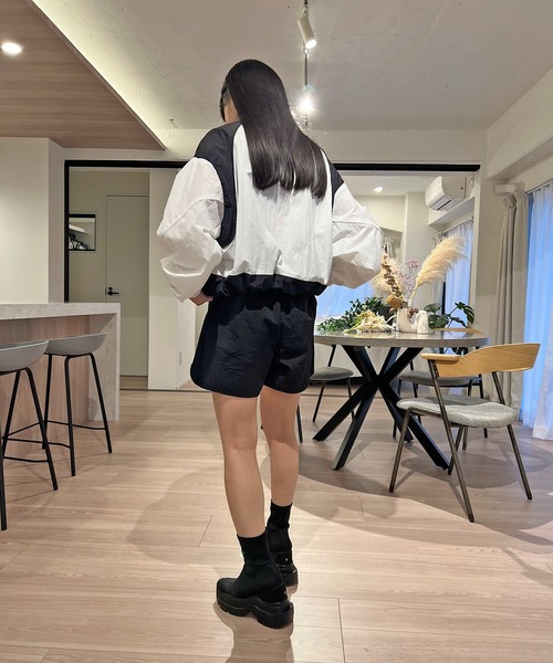 Jewelobe(ジュエローブ)の「バイカラーシャカシャカショートブルゾン(ブルゾン・レディース・レッド/ベージュ/ホワイト/グレー・FREE)」の8枚目の写真