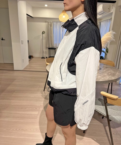 Jewelobe(ジュエローブ)の「バイカラーシャカシャカショートブルゾン(ブルゾン・レディース・レッド/ベージュ/ホワイト/グレー・FREE)」の20枚目の写真