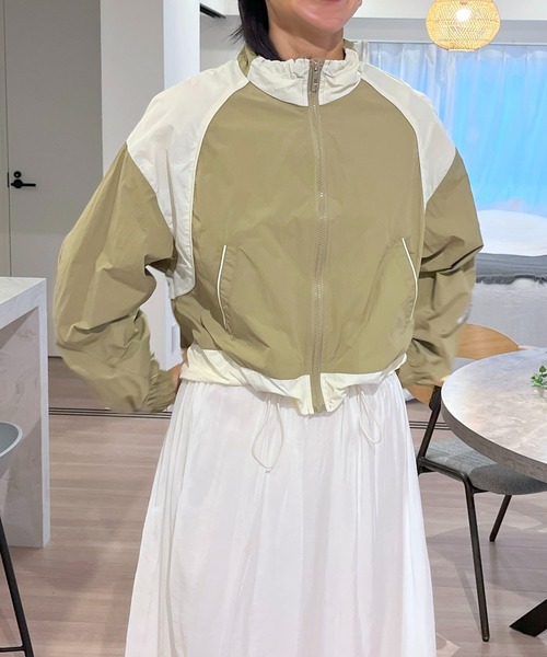 Jewelobe(ジュエローブ)の「バイカラーシャカシャカショートブルゾン(ブルゾン・レディース・レッド/ベージュ/ホワイト/グレー・FREE)」の22枚目の写真