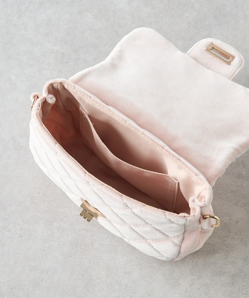 un dix cors（アンディコール）の「チェーンベロアキルティングバッグ