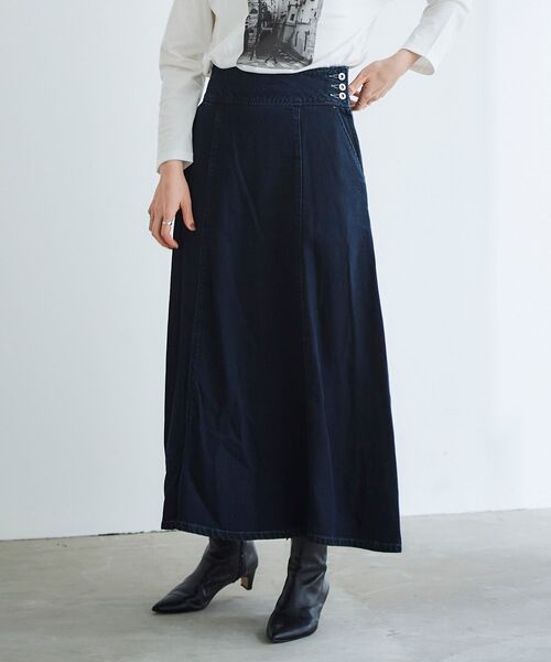 le.coeur blanc（ルクールブラン）の「デニムフレアロングスカート（デニムスカート・レディース・ブルー/ブラック・36/38）」の2枚目の写真