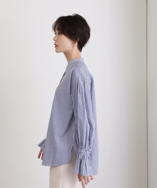 N.(N. Natural Beauty Basic)(エヌエヌナチュラルビューティーベーシック)の「◆フレアカフスチュニックブラウス(シャツ/ブラウス・レディース・オフホワイト/ブルー/ストライプ・MEDIUM)」の22枚目の写真