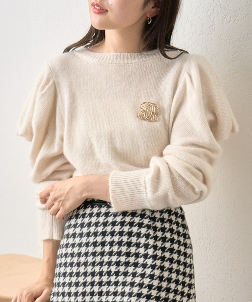 Chico 【新品・タグ付き】裾ロゴパワショルショート丈ニット なんば】chicoで大人気！裾ロゴアイテム特集♡ - Chico(チコ)なんば