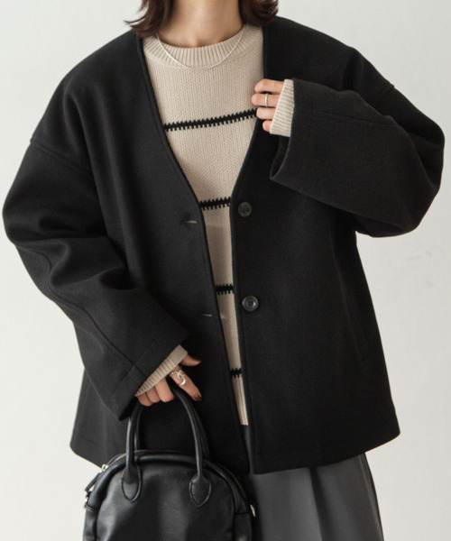 Chillfar（チルファー）の「ノーカラーショートジャケットコート（ノーカラージャケット・レディース・カーキ/ブラック/グレー/アイボリー・FREE）」の2枚目の写真