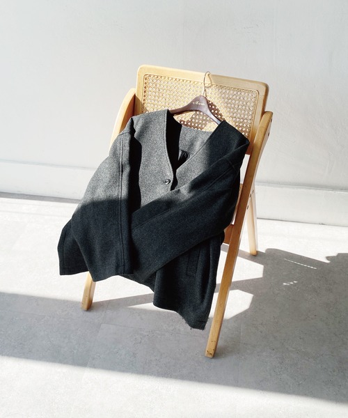 Chillfar（チルファー）の「ノーカラーショートジャケットコート（ノーカラージャケット・レディース・カーキ/ブラック/グレー/アイボリー・FREE）」の5枚目の写真