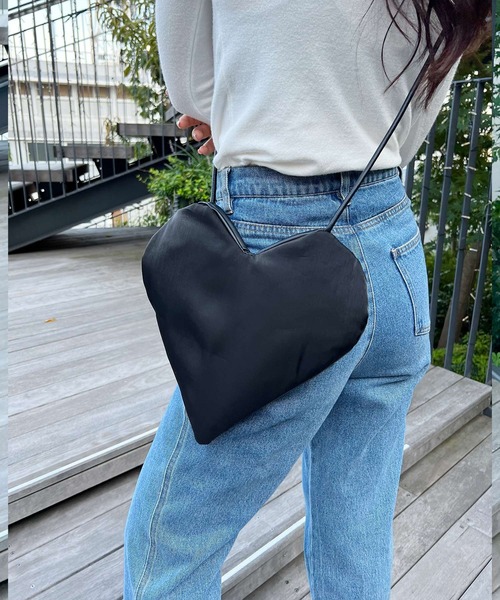 frunco（フランコ）の「ハートショルダーバック（ショルダーバッグ・レディース・ブラック系その他/シルバー/ブラック/アイボリー・ONE SIZE）」の3枚目の写真