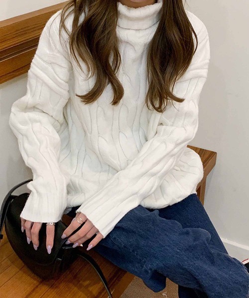 NANEA（ナネア）の「ケーブル編みタートルネックニットプルオーバー（ニット/セーター・レディース・ブラック/ホワイト/アイボリー/レッド・フリー）」の7枚目の写真
