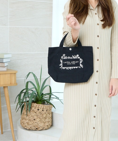 LAURA ASHLEY(ローラアシュレイ)の「LAURA ASHLEY/ローラアシュレイ バッグ ミニトート ランチバッグ ハンドバッグ 軽量 通勤 通学 ブランド ilhc-01(ハンドバッグ・レディース・グレー/アイボリー/グレー系その他/ブラック/ネイビー/レッド・FREE)」の3枚目の写真