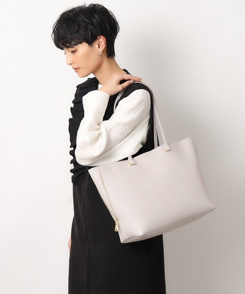 OPAQUE.CLIP(オペークドットクリップ)の「◆【軽量/A4サイズ対応/通勤対応】シュリンク合皮トートバッグ(トートバッグ・レディース・ライトグレー/ベージュ/ブラック/ホワイト系9・00)」の20枚目の写真