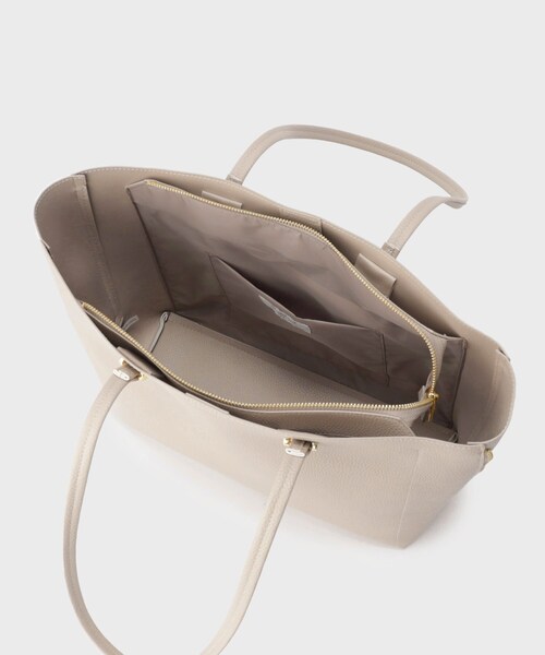 OPAQUE.CLIP(オペークドットクリップ)の「◆【軽量/A4サイズ対応/通勤対応】シュリンク合皮トートバッグ(トートバッグ・レディース・ライトグレー/ベージュ/ブラック/ホワイト系9・00)」の9枚目の写真