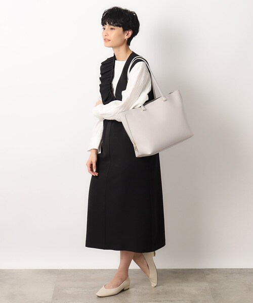 OPAQUE.CLIP(オペークドットクリップ)の「◆【軽量/A4サイズ対応/通勤対応】シュリンク合皮トートバッグ(トートバッグ・レディース・ライトグレー/ベージュ/ブラック/ホワイト系9・00)」の16枚目の写真