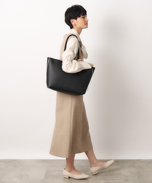 OPAQUE.CLIP(オペークドットクリップ)の「◆【軽量/A4サイズ対応/通勤対応】シュリンク合皮トートバッグ(トートバッグ・レディース・ライトグレー/ベージュ/ブラック/ホワイト系9・00)」の18枚目の写真