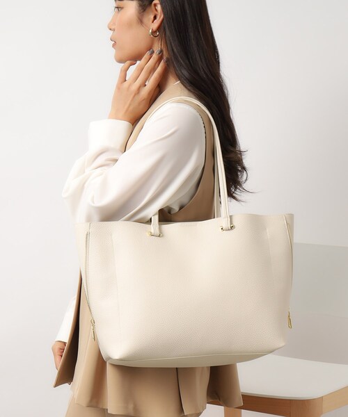 OPAQUE.CLIP(オペークドットクリップ)の「◆【軽量/A4サイズ対応/通勤対応】シュリンク合皮トートバッグ(トートバッグ・レディース・ライトグレー/ベージュ/ブラック/ホワイト系9・00)」の22枚目の写真