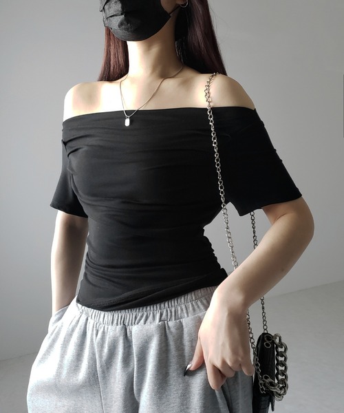 me+em select(ミームセレクト)の「※※【 3color 】半袖タックデザインドレープオフショルダートップス(Tシャツ/カットソー・レディース・ホワイト/グレー/ブラック・FREE)」の4枚目の写真