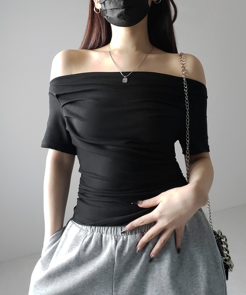 me+em select(ミームセレクト)の「※※【 3color 】半袖タックデザインドレープオフショルダートップス(Tシャツ/カットソー・レディース・ホワイト/グレー/ブラック・FREE)」の5枚目の写真