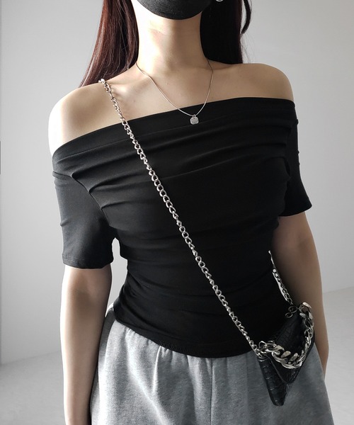 me+em select(ミームセレクト)の「※※【 3color 】半袖タックデザインドレープオフショルダートップス(Tシャツ/カットソー・レディース・ホワイト/グレー/ブラック・FREE)」の6枚目の写真