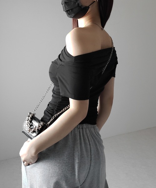 me+em select(ミームセレクト)の「※※【 3color 】半袖タックデザインドレープオフショルダートップス(Tシャツ/カットソー・レディース・ホワイト/グレー/ブラック・FREE)」の7枚目の写真