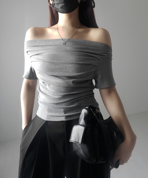 me+em select(ミームセレクト)の「※※【 3color 】半袖タックデザインドレープオフショルダートップス(Tシャツ/カットソー・レディース・ホワイト/グレー/ブラック・FREE)」の15枚目の写真
