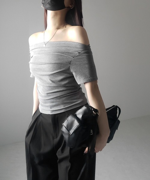 me+em select(ミームセレクト)の「※※【 3color 】半袖タックデザインドレープオフショルダートップス(Tシャツ/カットソー・レディース・ホワイト/グレー/ブラック・FREE)」の16枚目の写真