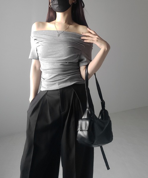 me+em select(ミームセレクト)の「※※【 3color 】半袖タックデザインドレープオフショルダートップス(Tシャツ/カットソー・レディース・ホワイト/グレー/ブラック・FREE)」の20枚目の写真