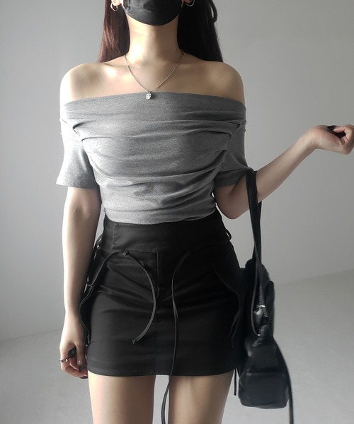 me+em select(ミームセレクト)の「※※【 3color 】半袖タックデザインドレープオフショルダートップス(Tシャツ/カットソー・レディース・ホワイト/グレー/ブラック・FREE)」の14枚目の写真