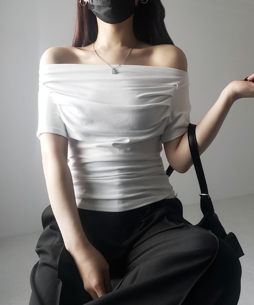 me+em select(ミームセレクト)の「※※【 3color 】半袖タックデザインドレープオフショルダートップス(Tシャツ/カットソー・レディース・ホワイト/グレー/ブラック・FREE)」の21枚目の写真