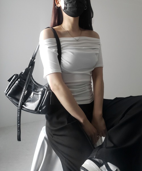 me+em select(ミームセレクト)の「※※【 3color 】半袖タックデザインドレープオフショルダートップス(Tシャツ/カットソー・レディース・ホワイト/グレー/ブラック・FREE)」の22枚目の写真