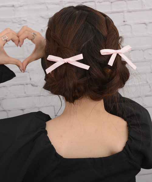 Mayree(メイリー)の「【float】パステルカラー リボン ヘアクリップ【2個セット/7色展開】(ヘアピン・レディース・イエロー/パープル/ピンク/グリーン/オフホワイト/ブルー/ブラック/レッド・FREE)」の7枚目の写真